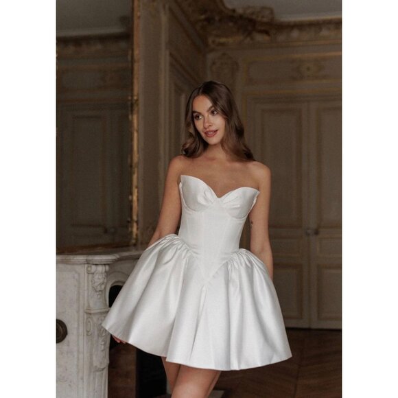 Rosie Etienne, Valentina - Picture 4 of 7